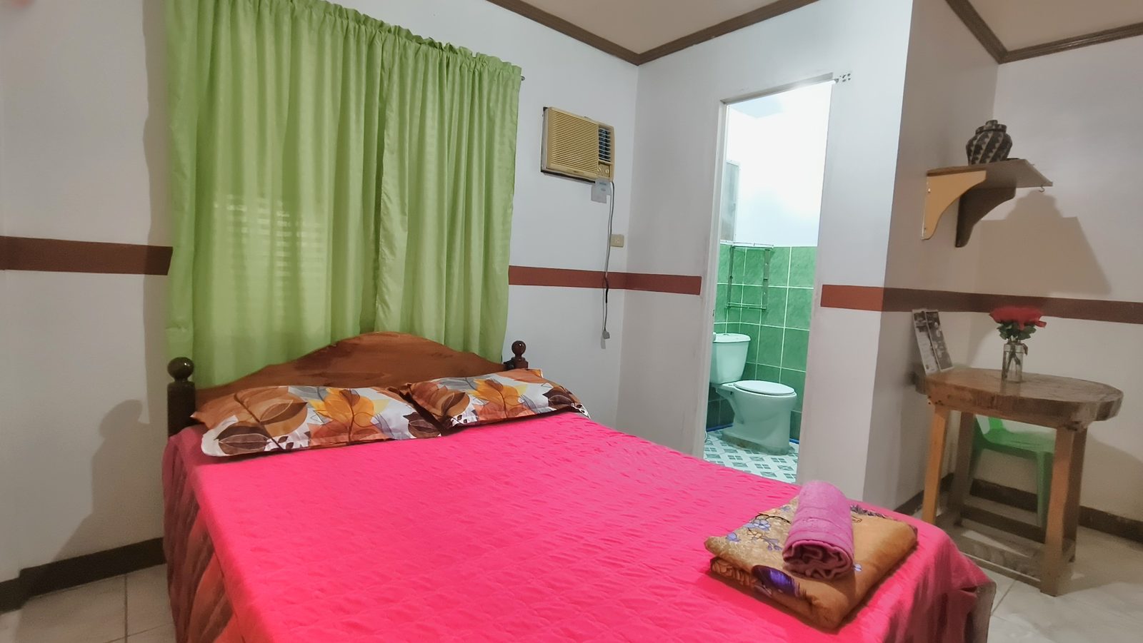 Aninuan Beach Room — double bed, air conditioning and private bathroom